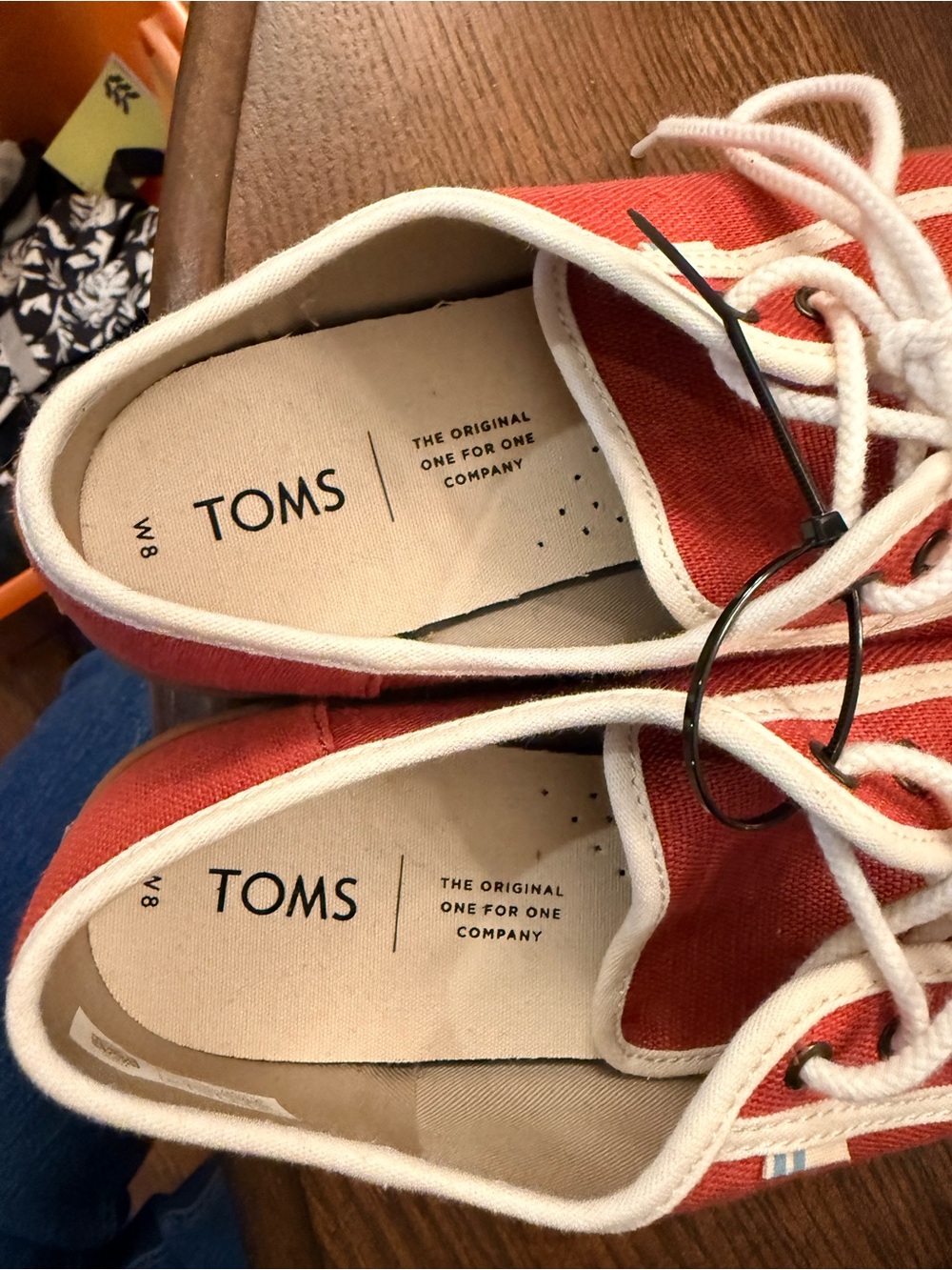 TOMS Women's canvas sneakers. Heathered red color. Size 8 - Picture 5 of 6
